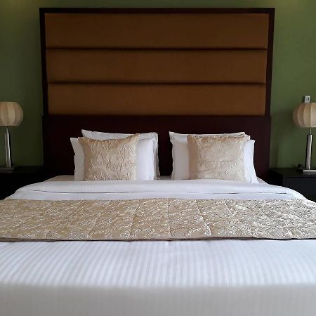 Aston Luxury Apartments Коломбо Экстерьер фото